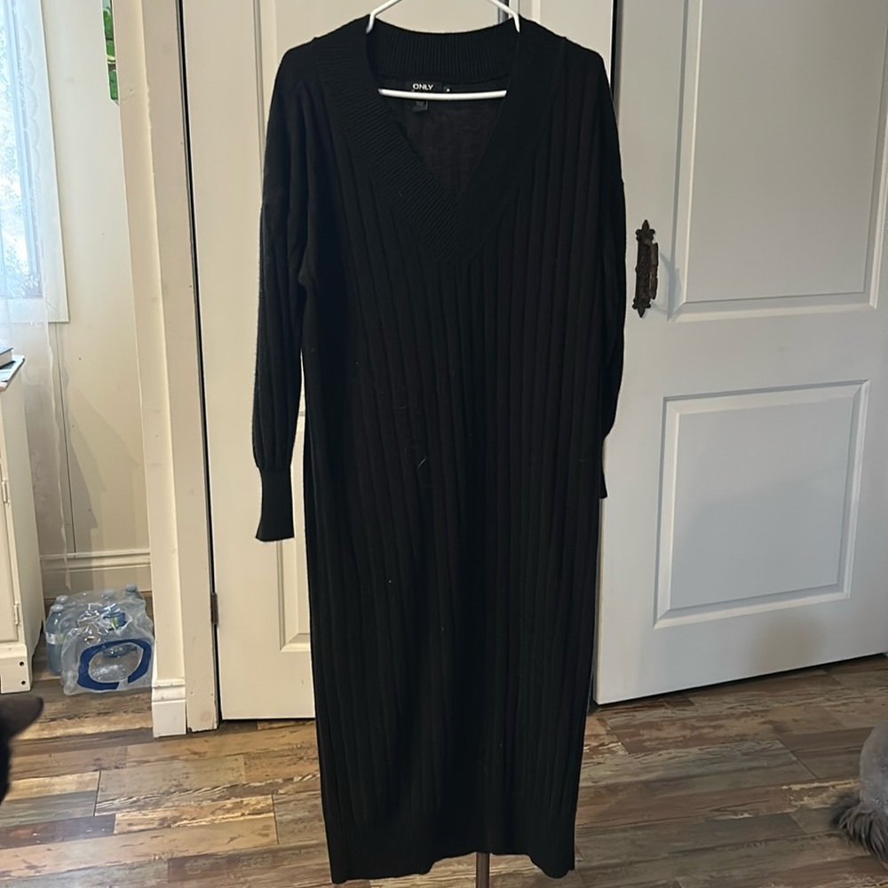 Only black vneck knit dress